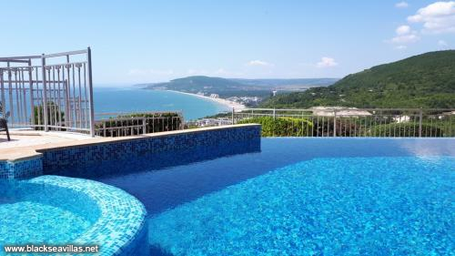 Rent a top class villa!